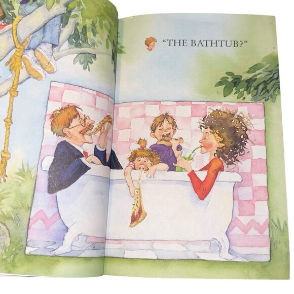 We Eat Dinner In The Bathtub (level 2) (Hello Reader) - Paperback  Educational - Picture 4 of 6